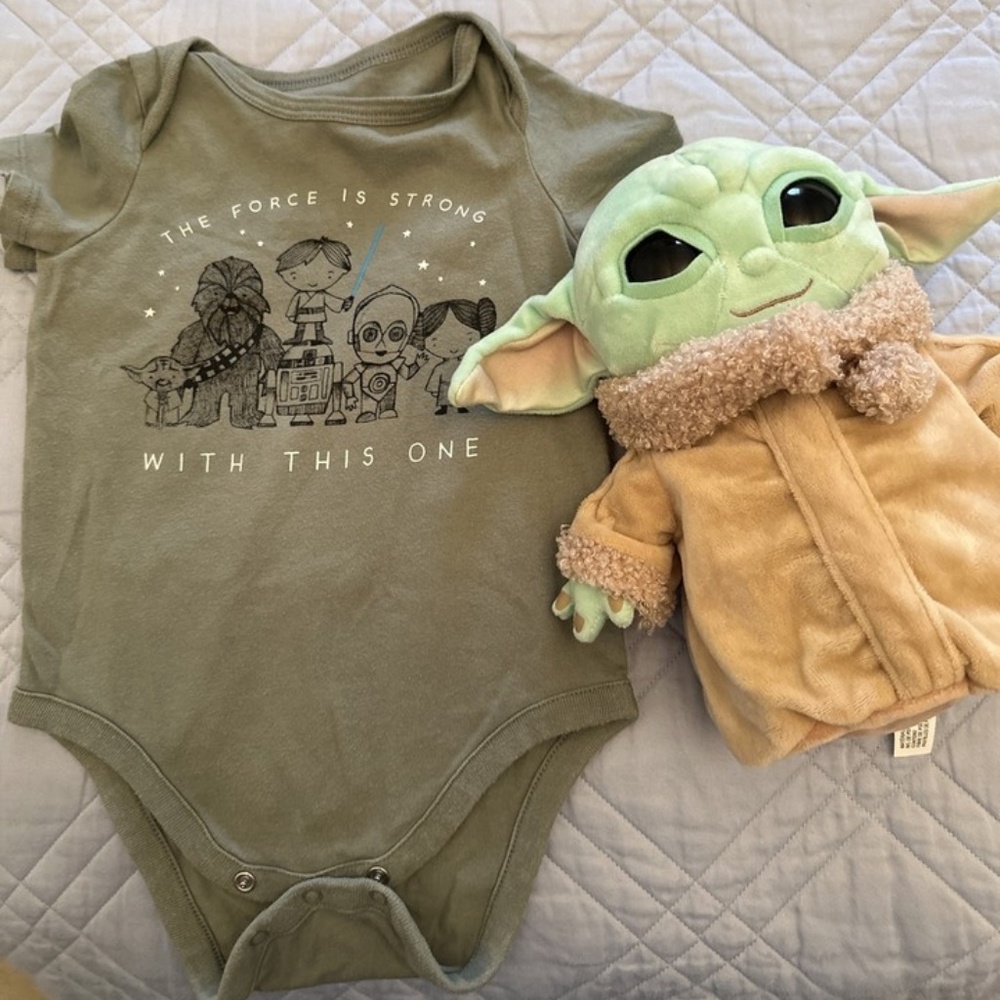 New Mandalorian Child  Star Wars 9” Baby Yoda Grogu Plush Toy & Gap Baby Onesie